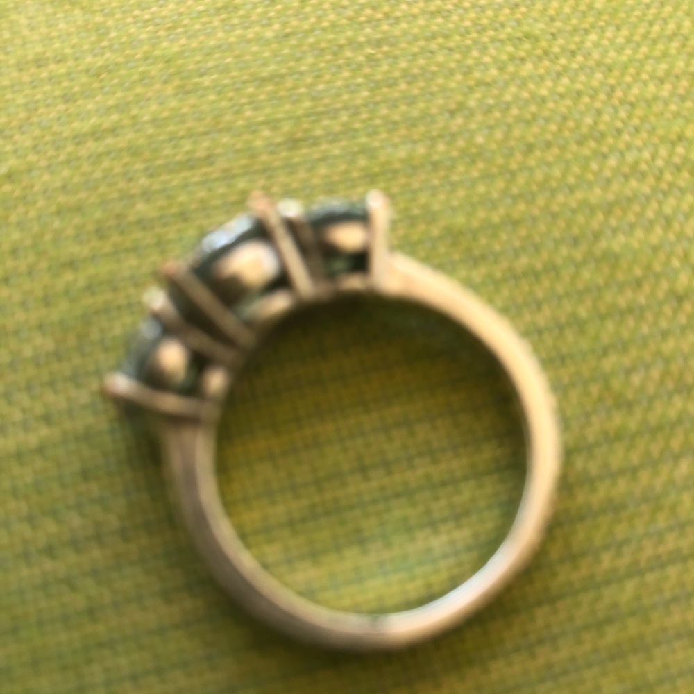Three diamonds ring - Picture 5 of 5